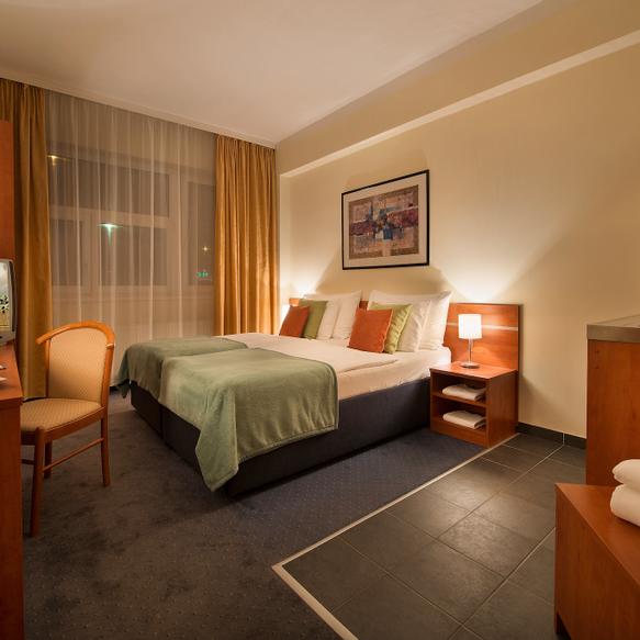 Hotel Rezidence Emmy | Prague 4 - Kunratice | BUCHEN SIE AUF UNSERER HOTEL WEBSEITE & ERHALTEN SIE NIEDRIGSTEN PREIS MIT FOLGENDEN VORTEILEN: